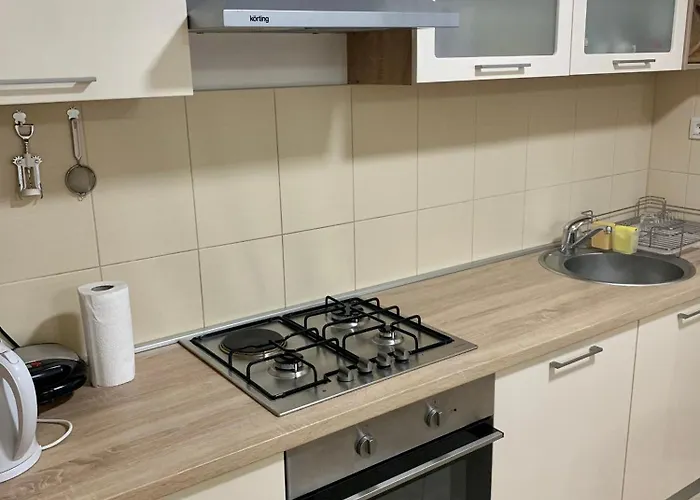 Pearl-free Parking Apartment