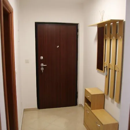 Pearl-free Parking Makarska