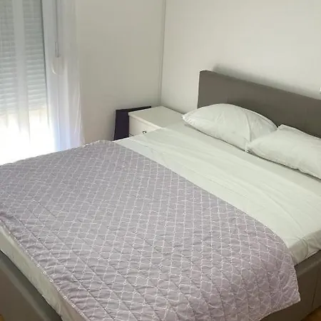 Pearl-free Parking * Makarska