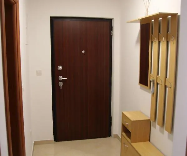 Pearl-free Parking Makarska